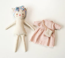 Load image into Gallery viewer, Mini Lilly Kitty Pink Linen (26cm)