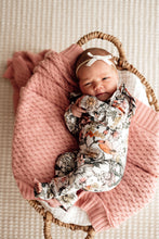 Load image into Gallery viewer, Australiana Growsuit