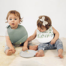 Load image into Gallery viewer, Oliver Silicone Bib