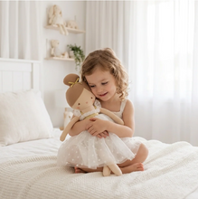 Load image into Gallery viewer, Lottie Doll 52cm Ivory
