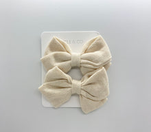 Load image into Gallery viewer, Assorted Clip Bows (Set of 2)
