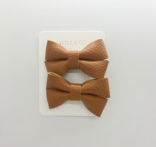 Load image into Gallery viewer, Assorted Clip Bows (Set of 2)

